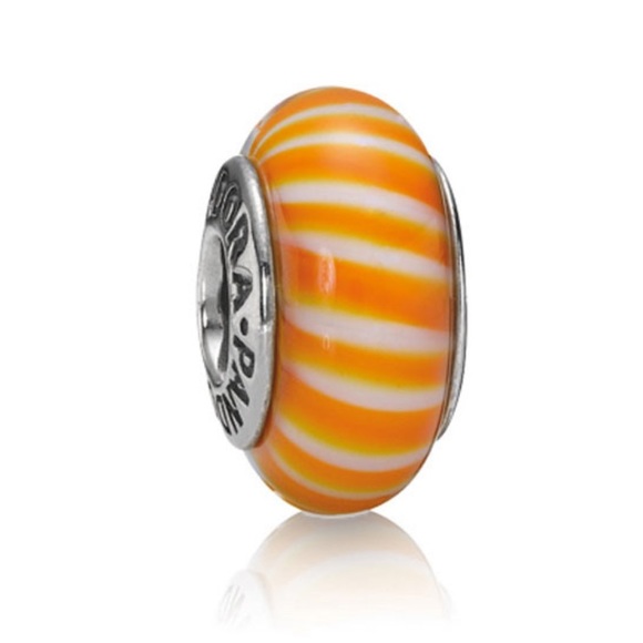 Pandora Autumn Trio of charms: pumpkin 🎃, scarecrow 👨‍🌾, and candy corn! - Picture 8 of 14